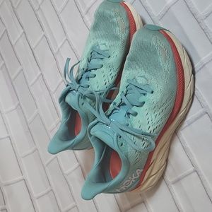 Hoka Cliton 8